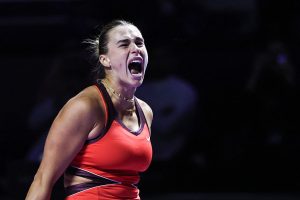 Sabalenka învinge pe Anisimova în semifinală dură, va juca cu Rybakina la trofeul WTA Finals