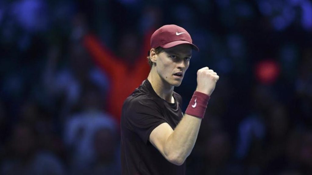 Sinner-De Minaur 7-5 6-2 alle Atp Finals: terza finale consecutiva per Jannik