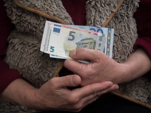 Subvenție de 50.000 € pentru fermierii mici – termenele de depunere!