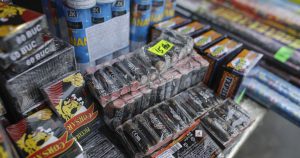 Utilizarea petardelor poate aduce amenzi de până la 7.500 lei și închisoare; cine este exceptat?