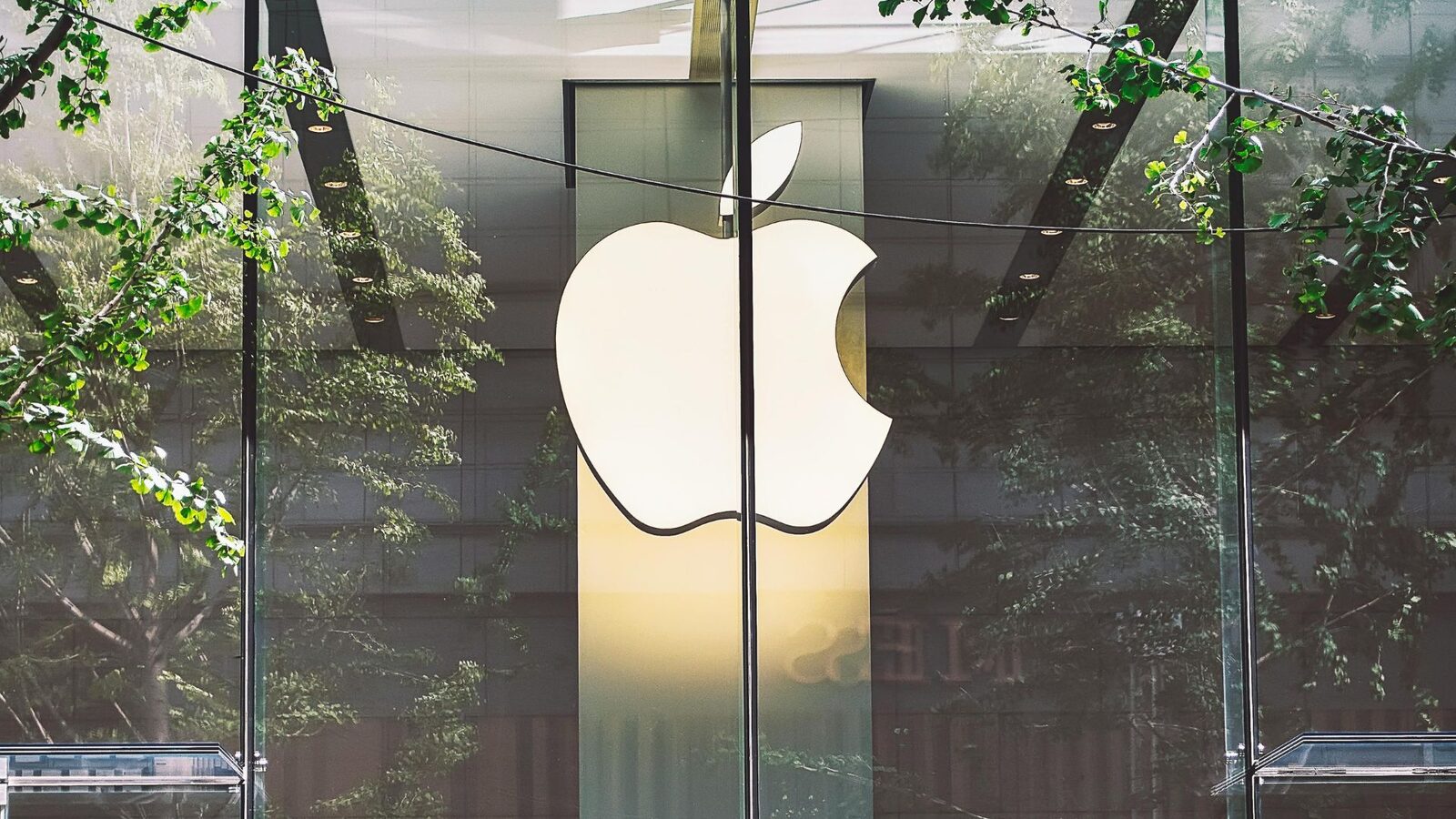 Polonia analizează posibile abuzuri ale Apple; România și alte țări europene au anchete similare