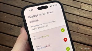 O pană masivă la Cloudflare a lăsat internetul în întuneric, declanșând trafic misterios