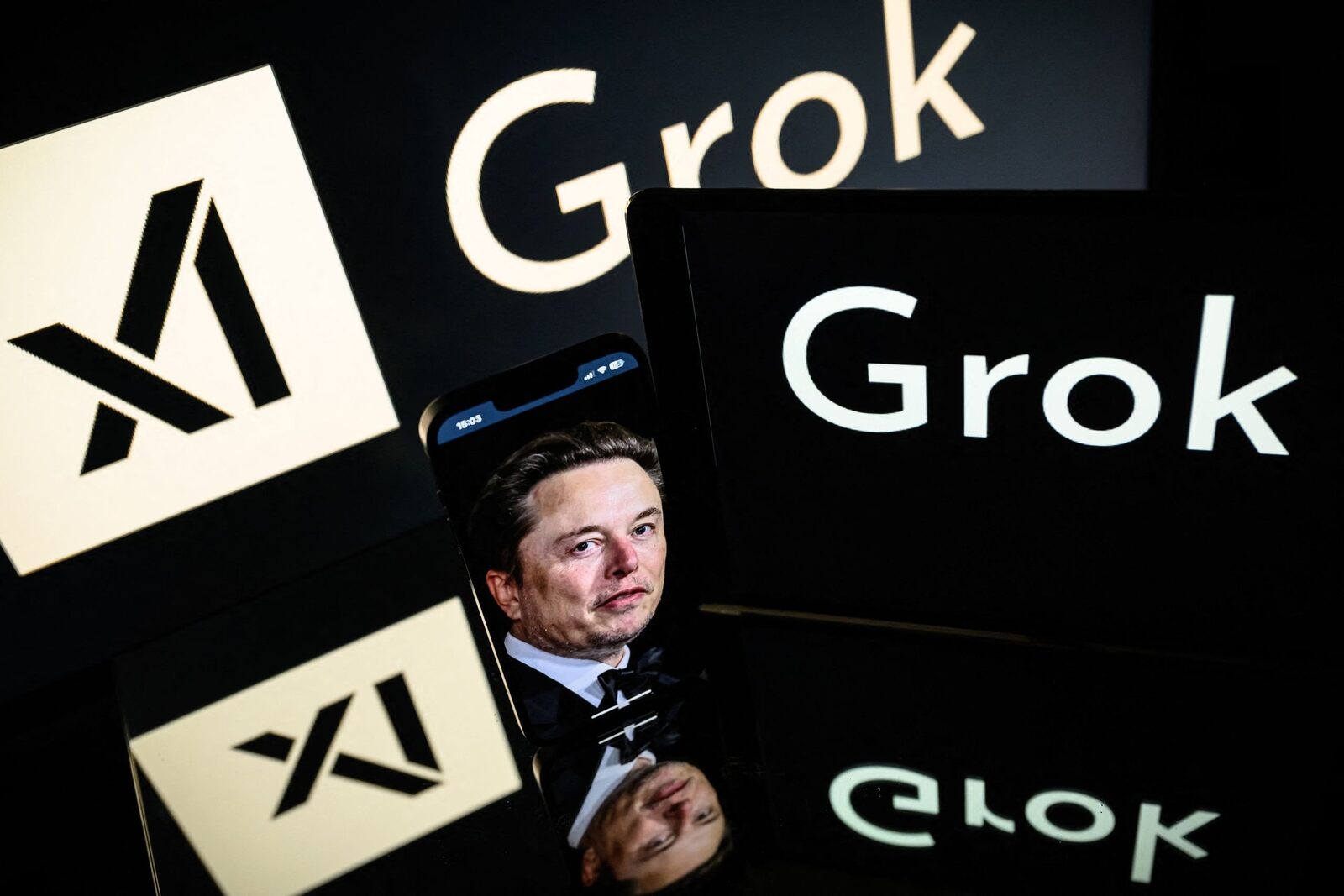 Elon Musk reaprinde polemici cu comentarii rasiste pe X