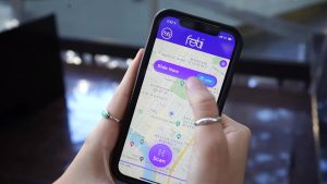 Ride‑sharing cu AI care prevede automat cererea.