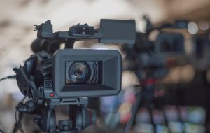 Cum să obții performanțe maxime cu obiective fixe de 35 și 50 mm la preț mic