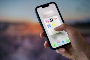 Interzise funcțiile adictive și vârstă minimă de 16 ani