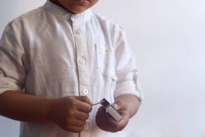 Jucării AI fără control – le indică copiilor unde sunt cuțitele și cum să aprindă chibrituri