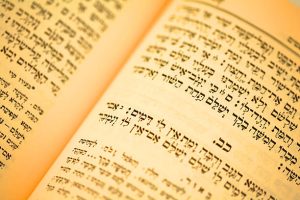 Inteligența artificială deschide vasta colecție de documente evreiești medievale din Geniza Cairo