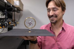 Inginer creează un aparat care funcționează fără combustibil și electricitate