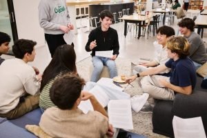 Compania de tehnologie își propune să recruteze liceeni absolvenți fără studii universitare