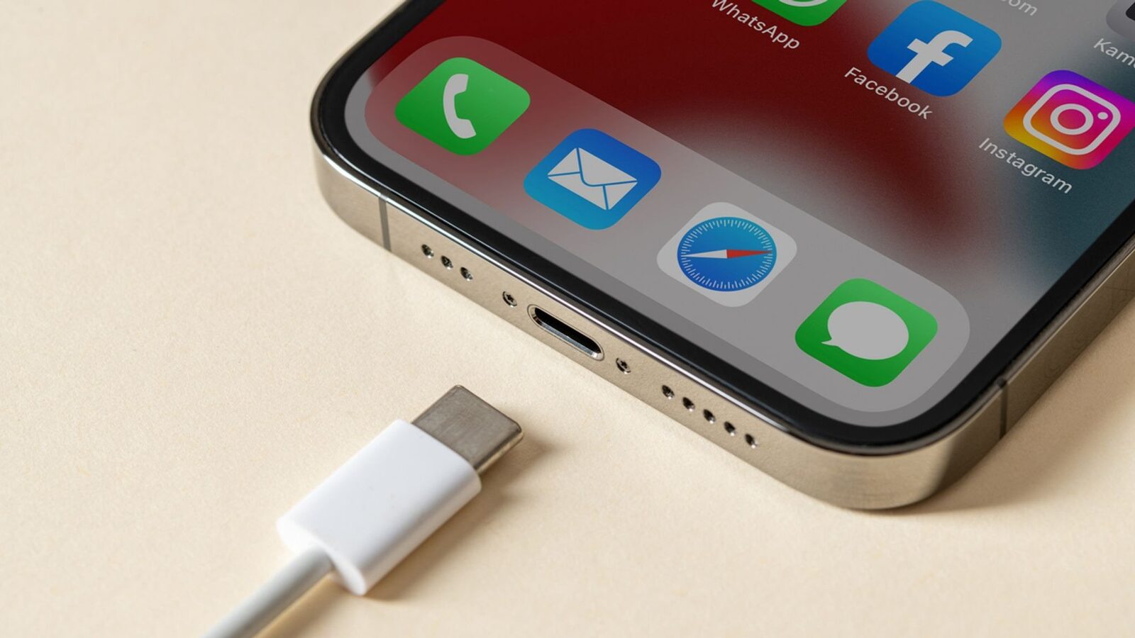 Cum să extinzi rapid porturile USB pe iPhone și iPad