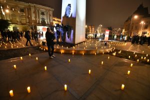 <p>**36 de ani de la Revoluția din 1989 – Manifestare comemorativă în Capitală; locuitorii Bucureștiului aprind lumânări</p>