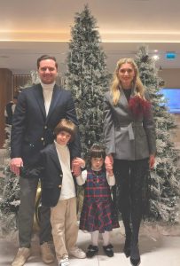 Primarul Stelian Bujduveanu transmite urări de Crăciun: „Familie, liniște și recunoștință – sărbători cu pace” pe pagina sa de Facebook.