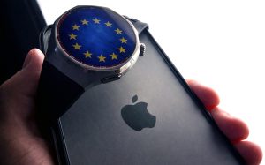 UE cere Apple să deschidă iPhone-ul rivalilor; iOS 26.3 schimbă legătura cu ceasuri și gadgeturi