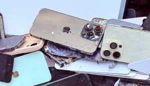 Demisie în masă, haos în strategia AI și incertitudinea privind viitorul lui Tim Cook