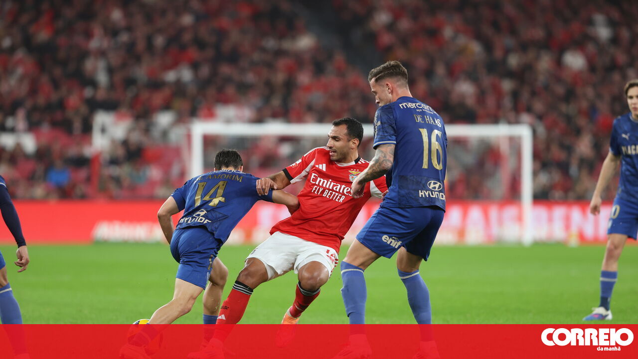 Benfica 1 - 0 Famalicão | Intervalo na partida com as 'águias' a vencerem - Futebol