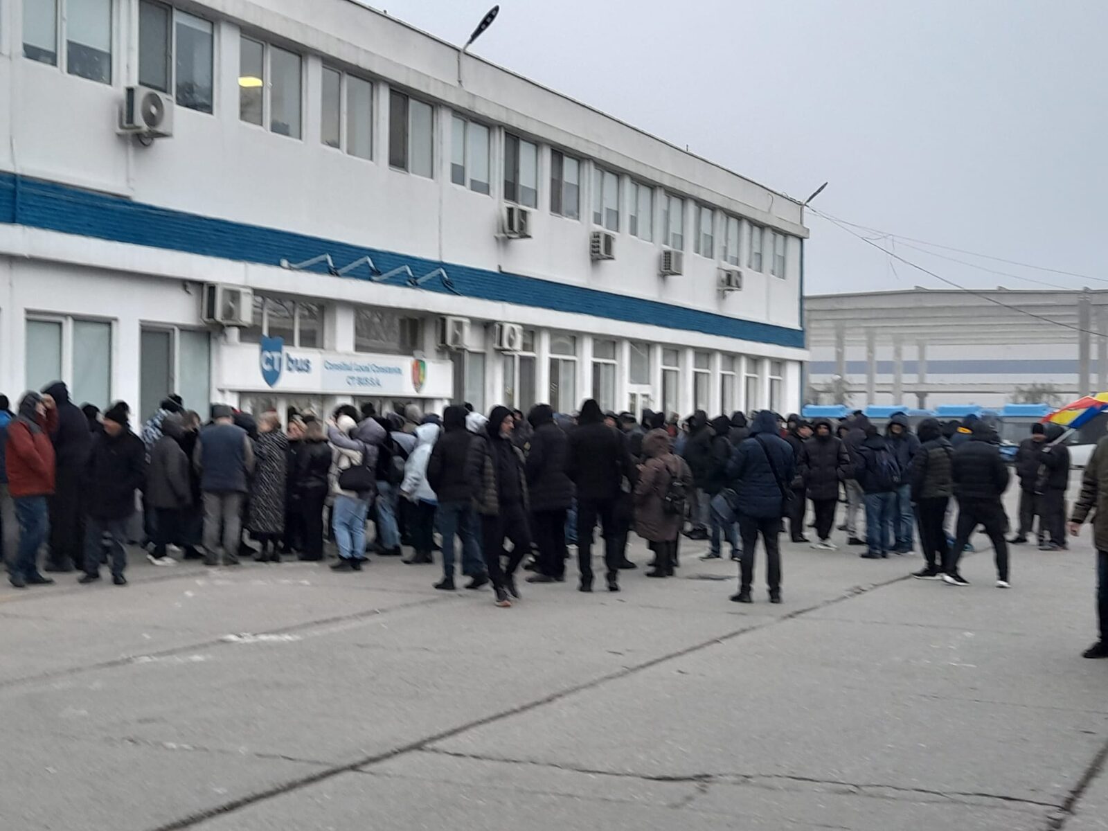 CONSTANȚA: Protest spontan la CT Bus; redeschiderea depinde de demisia directorilor Fănel Popa și Inna Bela