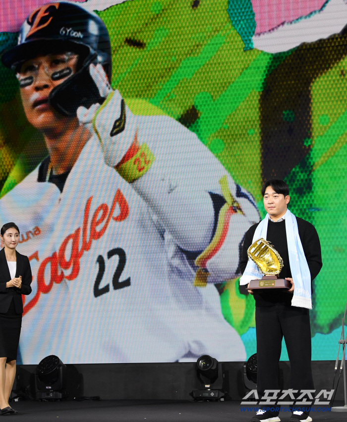 The winner of the first baseman category, Chae Eun-sung, is the main phenomenon