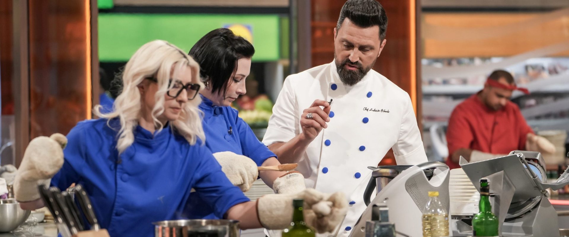 „Chefi la cuțite”, 15 decembrie 2025. Lupta începe intens, cu o amuletă puternică, aruncată în joc de chef Sautner