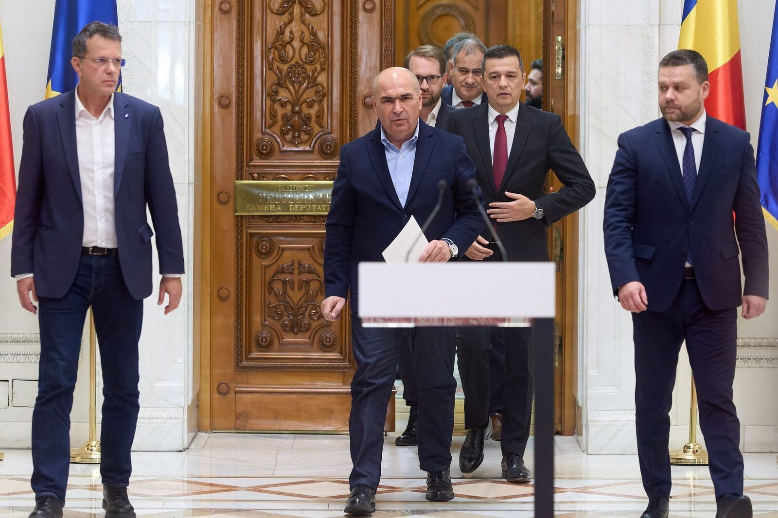 Coaliția a aprobat creșterea salariului minim, cerută de PSD, și impozitul minim pe cifră de afaceri