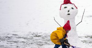 Cod galben pentru ninsori, vânt și polei în prima zi de Crăciun: vremea și gerul în zilele următoare