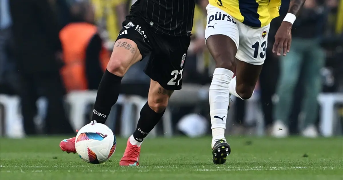 Canlı maç anlatımı: Fenerbahçe-Beşiktaş derbisi başladı