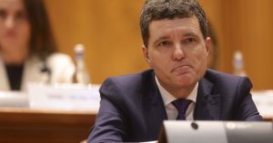 Confuzie în Alba Iulia la depunerea coroanei de către președintele Nicușor Dan