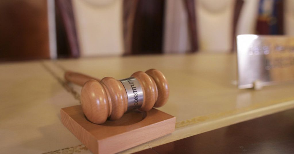 Autoritățile locale pot crește impozitele pe case și mașini. CCR a respins contestația AUR