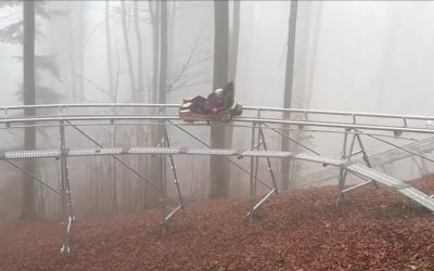 Cât costă să te dai cu "sania de vară" în Bucovina, pe un traseu de peste 1 km, în orice anotimp