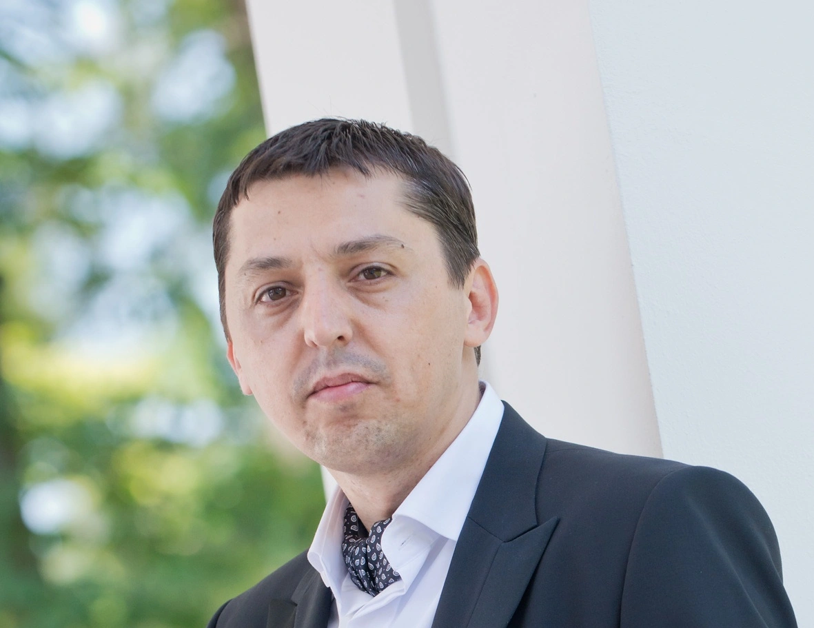 Daniel David și-a renunțat la funcția de șef al Ministerului Educației – conform unei reportaje din portalul de știri Hotnews