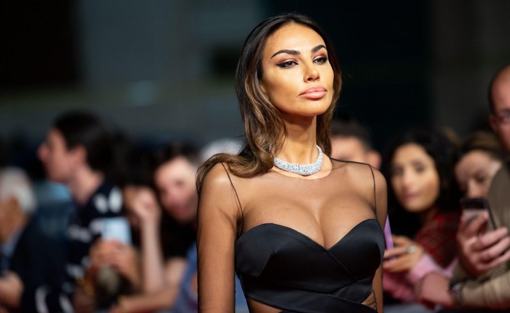 “De la divă la sclavă”. Mădălina Ghenea, detalii mai puţin ştiute din cariera ei. Când a plecat prima dată din România