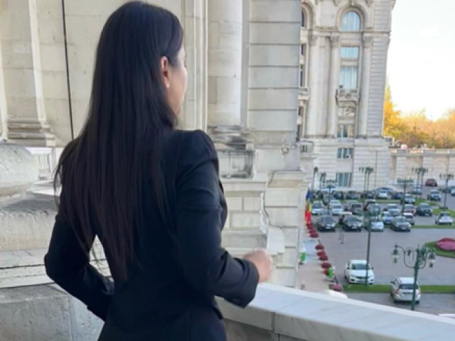 Apariție rară: Elena Băsescu, de nerecunoscut la jumătate de an după ce a fost dată afară! Cu ce se ocupă acum