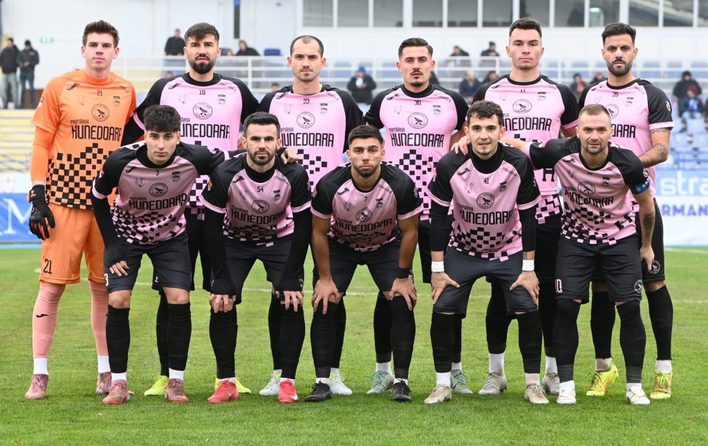 Corvinul Hunedoara - CS Tunari se joacă în etapa 17 din Liga 2