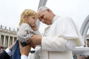 Fotografie: Papei Leon răspunde unei fetițe din București în noaptea de Crăciun