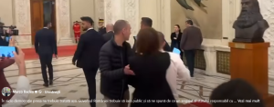 <p><strong>Guvernul Bolojan – „opac și agresiv în raport cu presa”, condamnat de ONG‑uri și jurnaliști / Cerere de garanții pentru drepturile reporterilor de a informa publicul</strong></p>