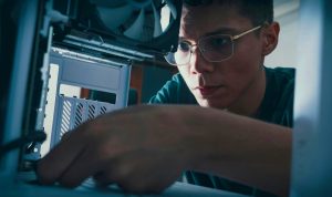 Dispozitiv chinez cu microfon ascuns și redirecționare a datelor spre China