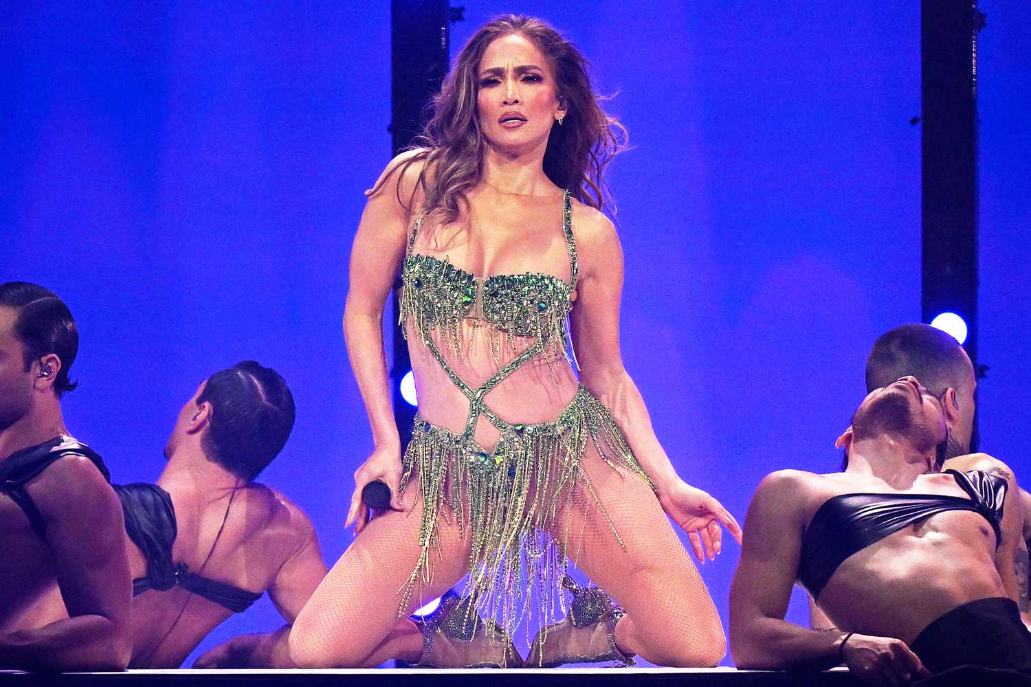 Jennifer Lopez ripostează la criticile vestimentației cu un răspuns dur