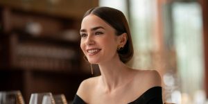Lily Collins: machiaj și liniuță de buze din anii 90 din sezonul 5 al “Emily in Paris”