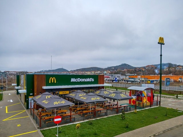 McDonald’s investește 9 milioane de lei într-un restaurant din Mediaș FOTO