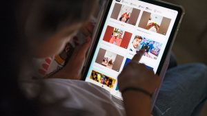 Adolescenți australieni excluși de pe rețelele sociale săptămâna aceasta, unii deja reveniți.