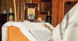 Preot explică cele mai semnificative rugăciuni de Crăciun: legătura cu Dumnezeu devine mai profundă