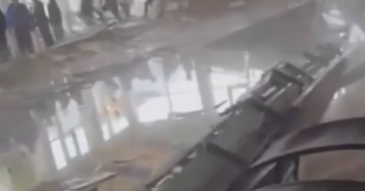 Primele imagini cu tavanul prăbușit de la piscina interioară a hotelului din Sibiu