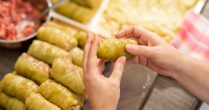 Rețete de sarmale de Crăciun: sfaturile experților privind carne și condimente