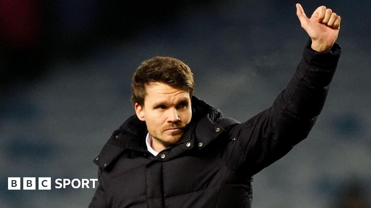 Rangers manager Danny Rohl celebrates at the final whistle after the 1-0 win against Hibernian in the Scottish Premiership at Ibrox