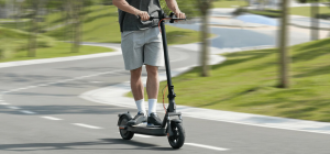 Xiaomi Scooter Elite: trotineta electrică cu autonomie de 45 km la 1520 lei, transport gratuit