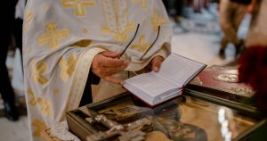 Sfântul Daniel 2025: Pe 17 decembrie, cui îi urezi „La mulţi ani” și ce tradiție păstrează credincioșii.