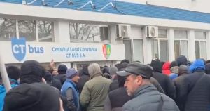 Șoferii CT Bus protestează în Constanța: autobuzele nu au circulat marți dimineața.