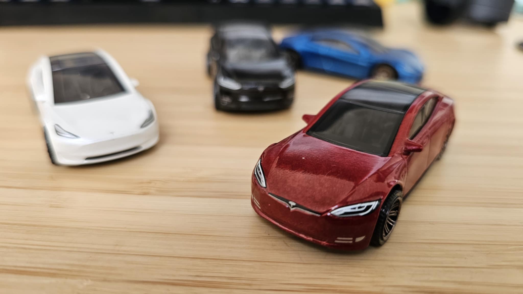 Tesla nu va deveni mult mai inteligent curând: procesoarele lui Elon Musk întârzie ani