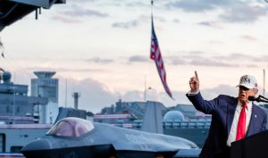 Trump formează o „armă” AI cu 1.000 experți Google, Apple, Microsoft, Meta și OpenAI contra Chinei