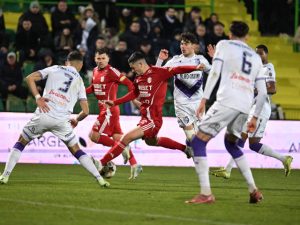 Video | FC Argeș – Botoșani 0-0. Egalitate „albă” în fruntea clasamentului. Piteștenii au lovit de două ori bara.